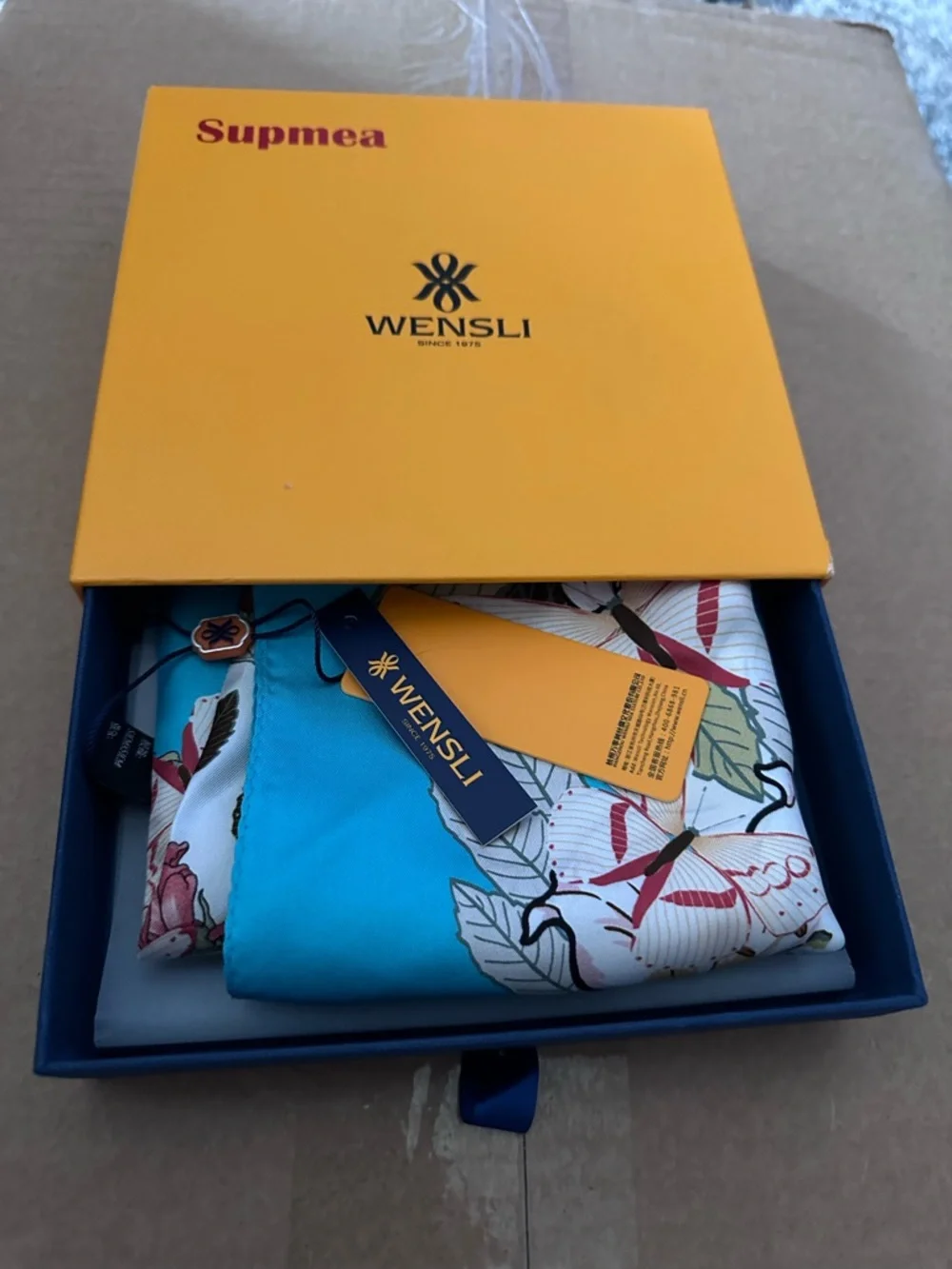 Wensli silk scarf 20 x 20 includes tags and gift box